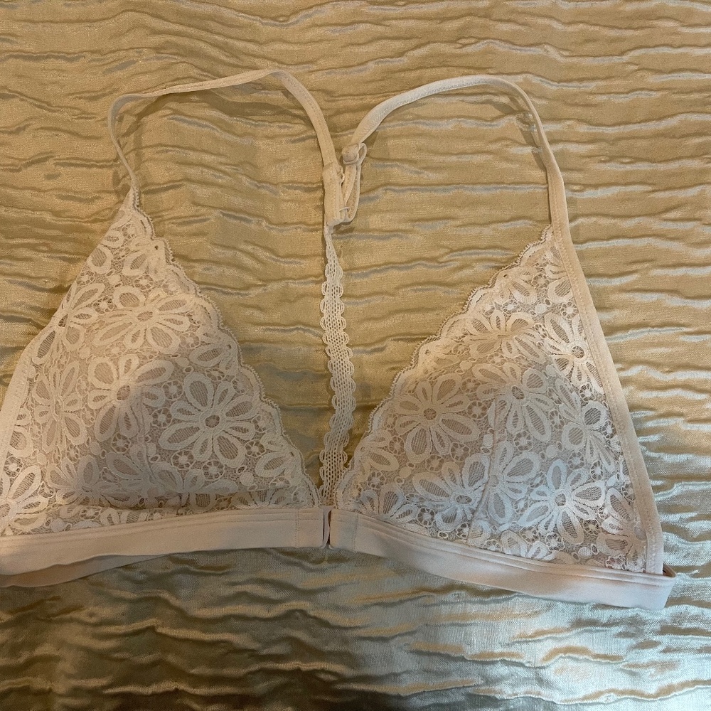 Victoria's Secret Cream Lace Racerback Bralette Size L